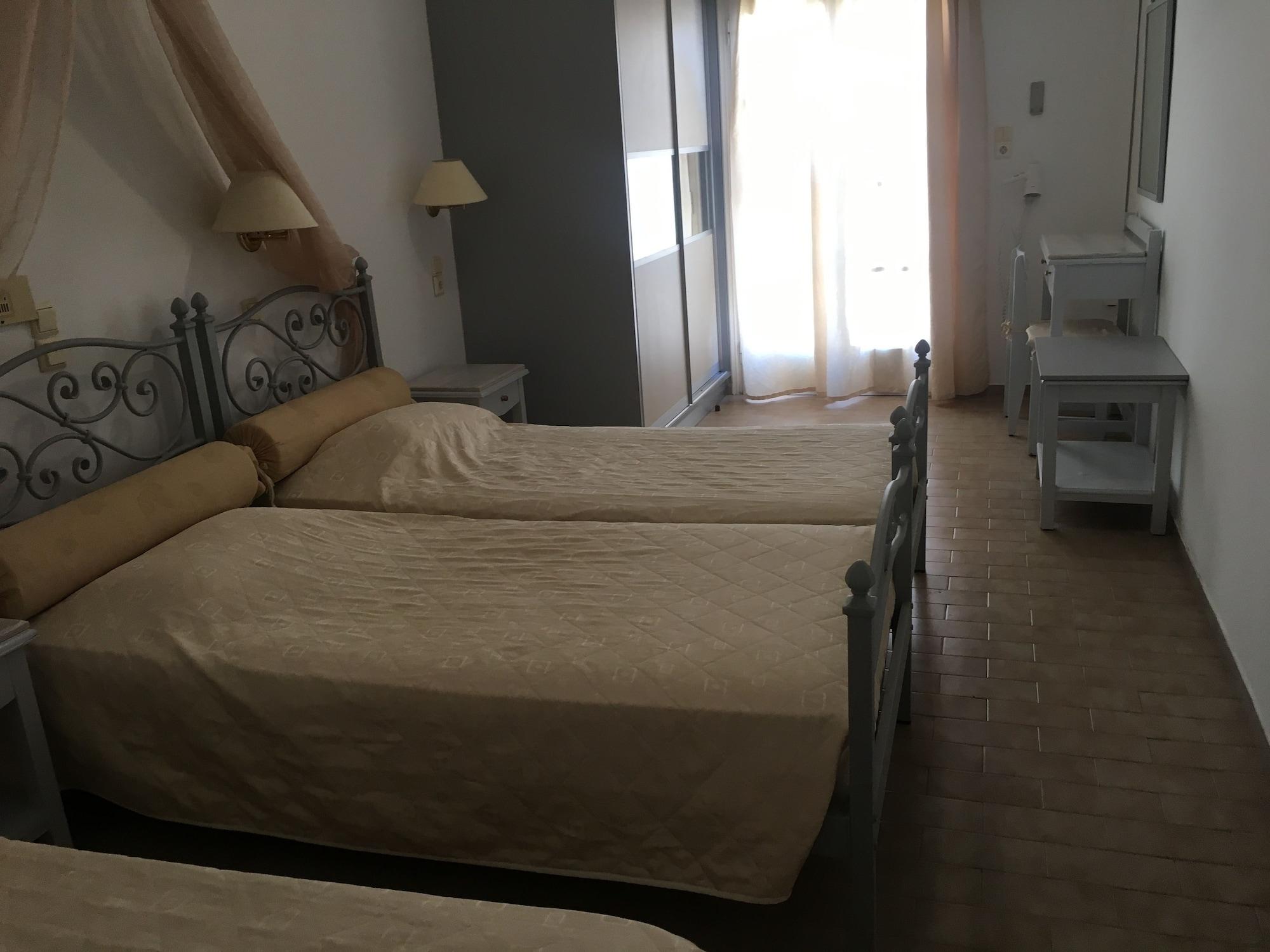 Hotel Avra Kamári Exteriör bild